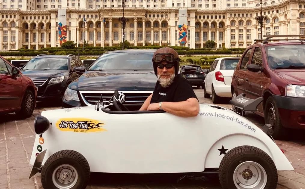 Hot rod tour passing through Bucharest