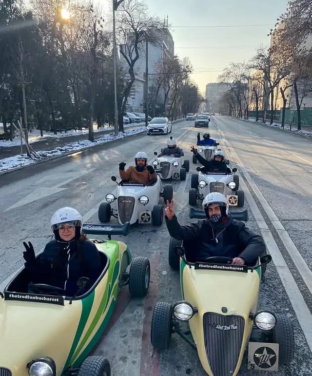 Grup în convoy hot rod