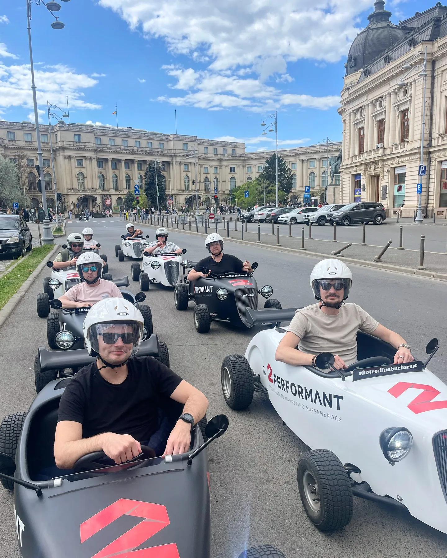 Hot rod HotRodFun în mișcare, într-un tur prin București